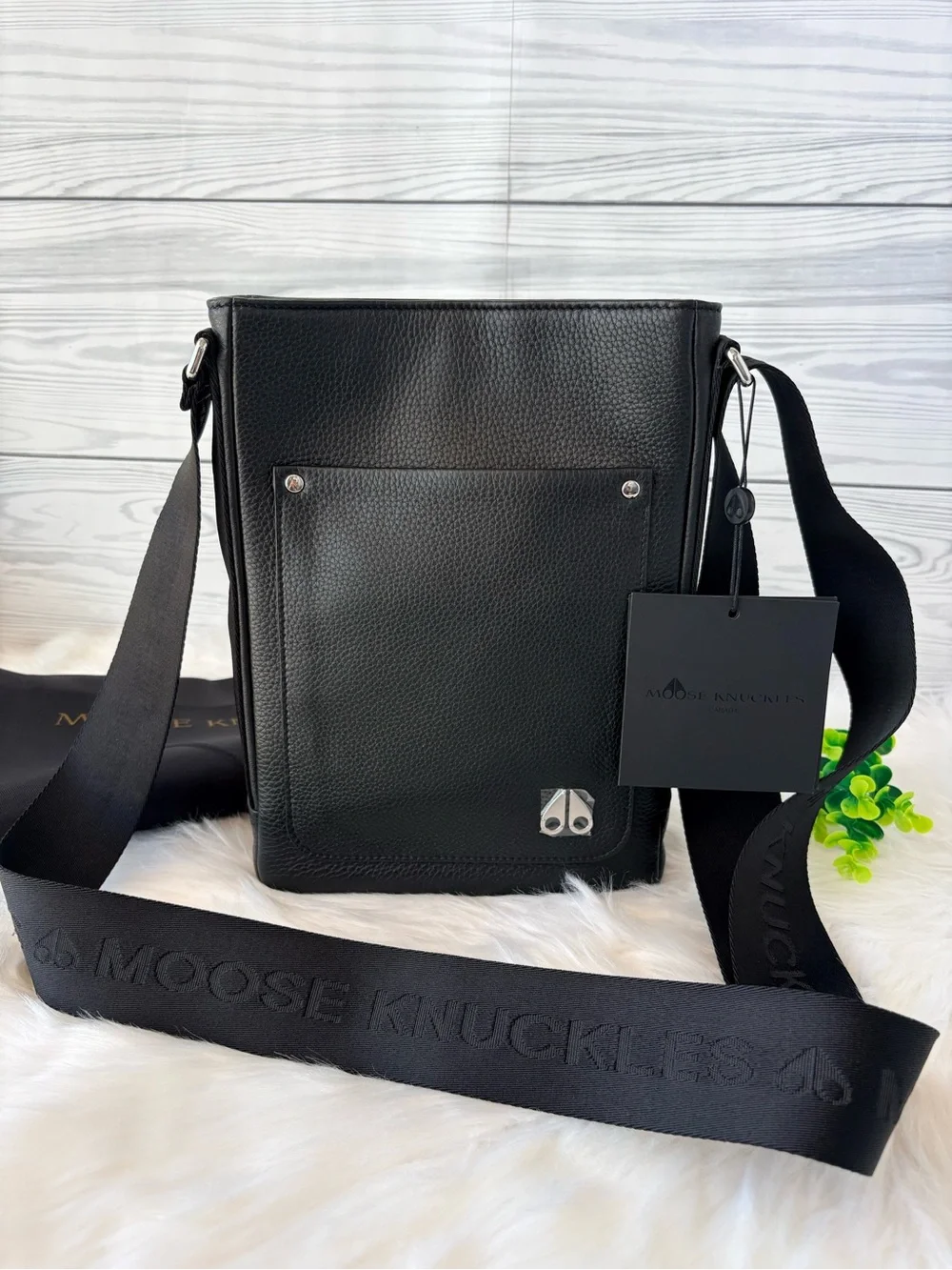 Moose‎ Knuckles Decaire Black Pebbled Leather Messenger Crossbody